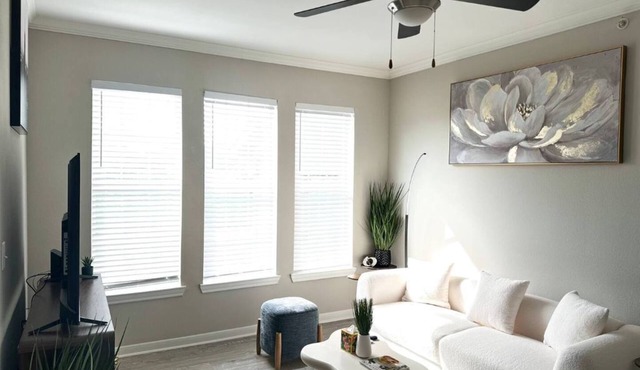 Chic 1BR Retreat in Magnolia Near The Woodlands