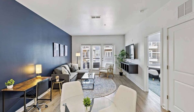 Chic 1BR Retreat | Pool, Gym, W/D | 5 Min to DT