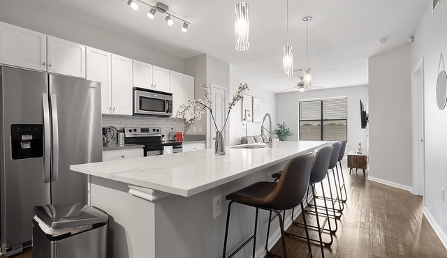 Chic 1BR Retreat | Walk to SoCo, Pool & Wi-Fi