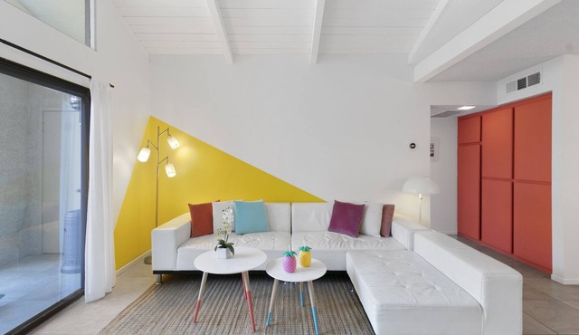 Chic 2/2 Ground Level Condo in South PS