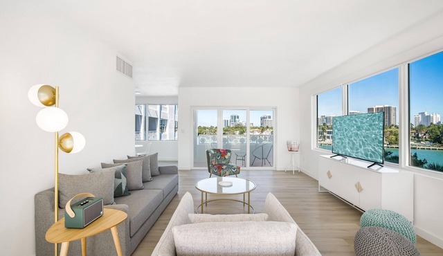 Chic 2 Bed Apt, Balcony and Serene Water Views