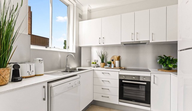 Chic 2-Bed Apartment Near City CBD