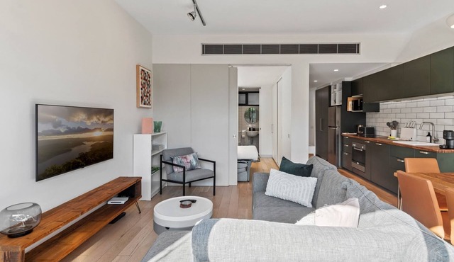 Chic 2-Bed Apartment in Vibrant St Kilda