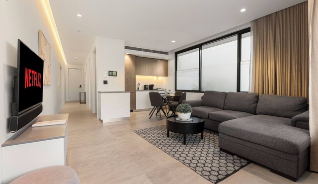 Chic 2-Bed Apartment w/Balcony Near Coogee Beach
