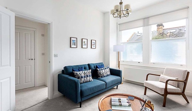 Chic 2-Bed Flat in Leafy Clapham South