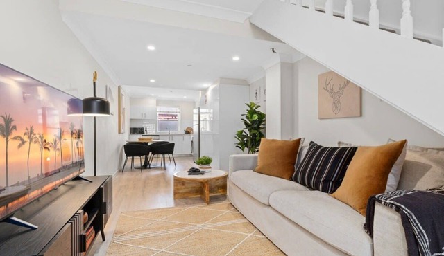 Chic 2-Bed Unit, Fully Renovated in Prime Location