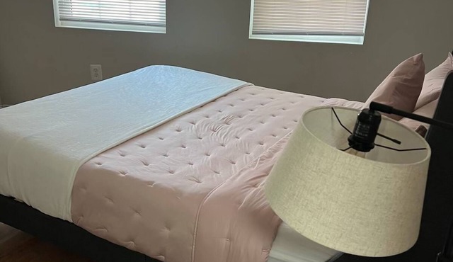 Chic 2-bedroom apartment with WiFi, AC in vibrant Washington, DC near Metro