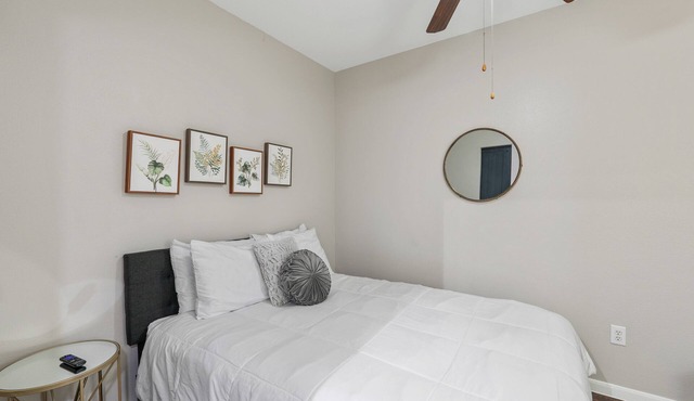 Chic 2-bedroom apartment with AC, fitness room in fabulous Houston