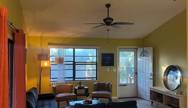 Chic 2-bedroom apartment with AC, fitness space in fabulous Seffner