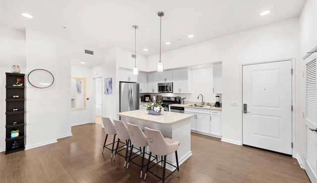 Chic 2-bedroom apartment steps away from Irvine Spectrum