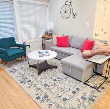 Chic 2 bedroom condo at 2121