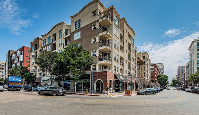 Chic 2-bedroom condo in brilliant San Diego with WiFi, fitness room