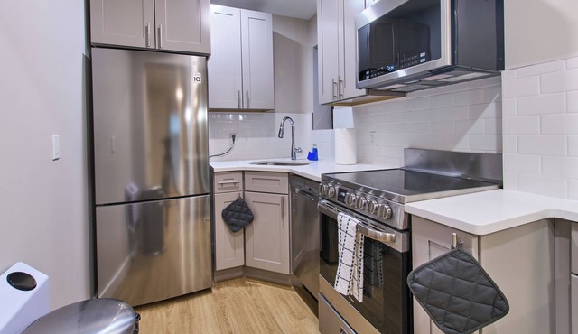 Chic 2-Bedroom Modern Oasis in the Heart of SoHo