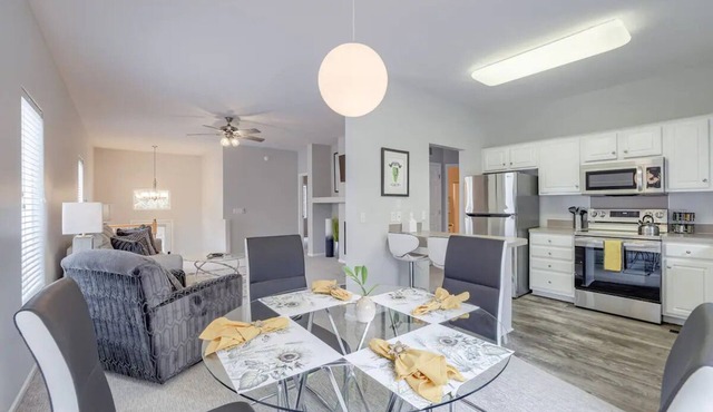 Chic 2-Bedroom Townhome on Browne