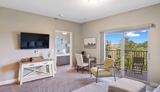 Chic 2-bedroom apartment with AC, fitness room in amazing West Des Moines