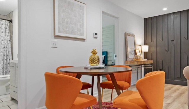 Chic 2 bedroom w/free parking