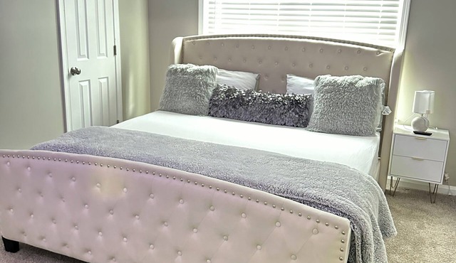 Chic 2-bedroom with fitness room, WiFi in delightful Marietta