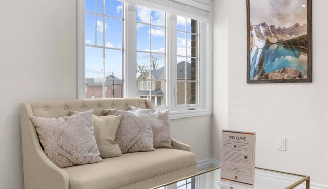 Chic 2BR House, Newly Renovated, Central Spot