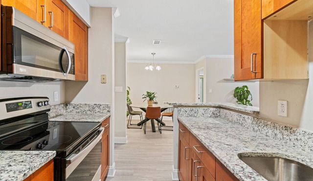 Chic 2bdr/2bath Urban Retreat - ATL Prime Location with free parking