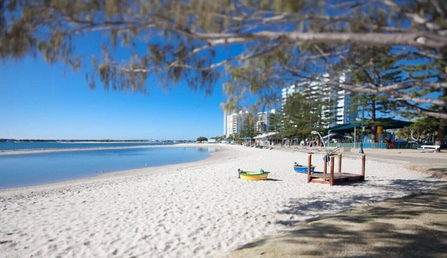 Chic 2BR Apt Near Beach