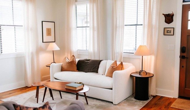 Chic 2BR Cabin D by MHM Luxury Properties