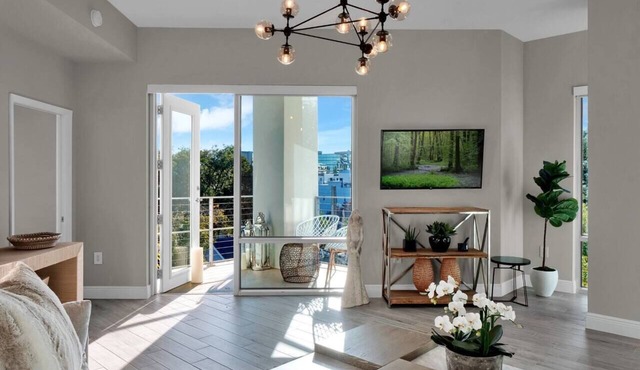 Chic 2BR condo in the heart of Orlando Downtown