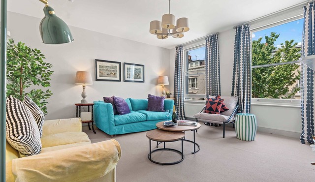 Chic 2BR Duplex Home, W London with Private Patio!