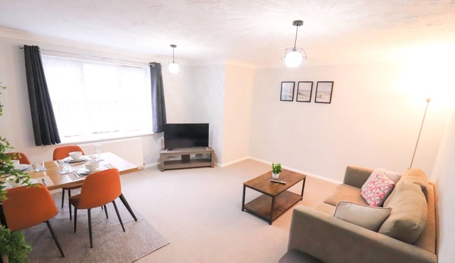 Chic 2BR Flat in Bishop's Stortford