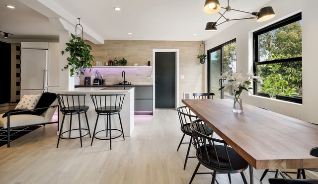 CHIC 2BR FLAT! Garden & Fire-pit (30-day min)