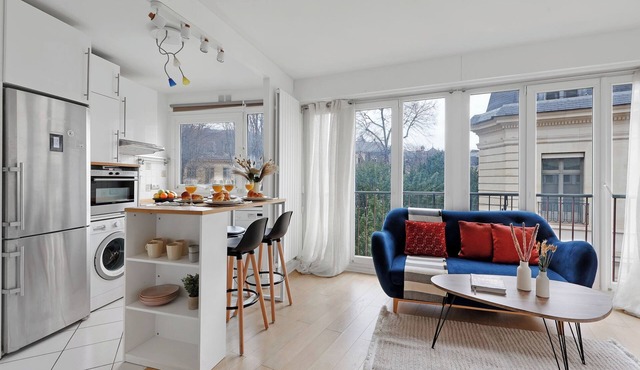 Chic 2BR for 4 by Champs-Élysées & Arc de Triomphe