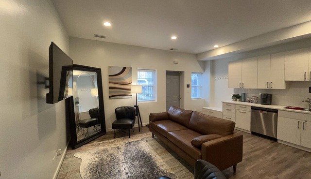 Chic 2BR Haven: Minutes from Downtown & Medical District