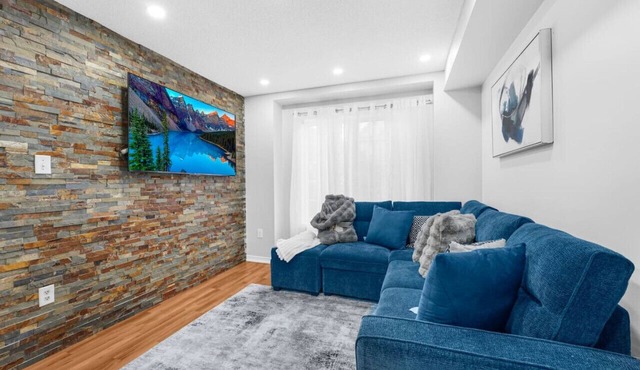 Chic 2BR House, Newly Renovated, Central Spot