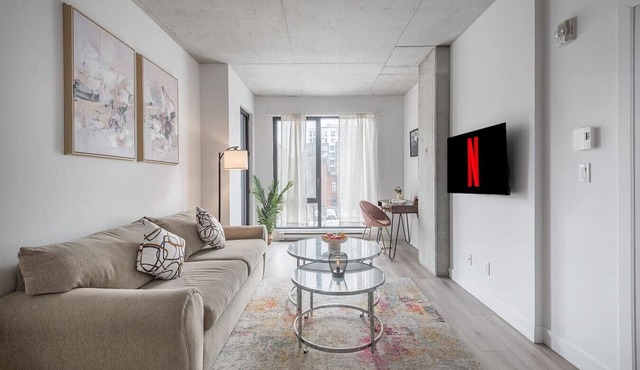 Chic 2BR in Old Port Walk to Everything