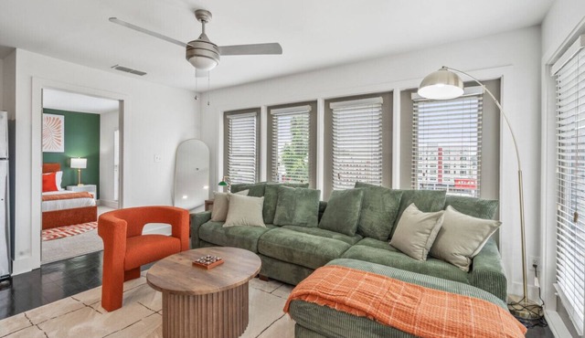 Chic 2BR King Bed + Parking