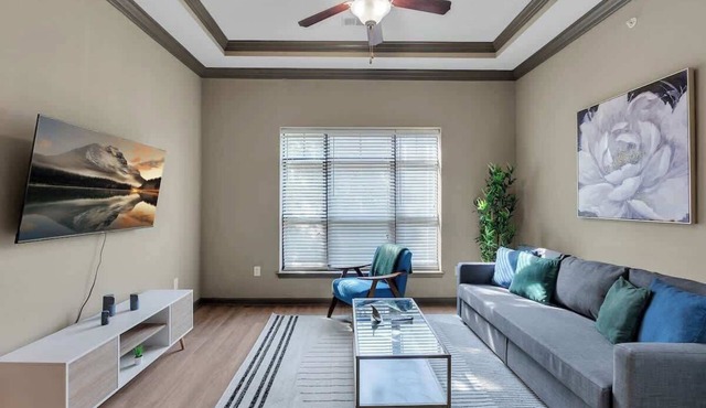 Chic 2BR- Pool,Gym,Parkng,Near BOK Ctr&Arts Dstrct