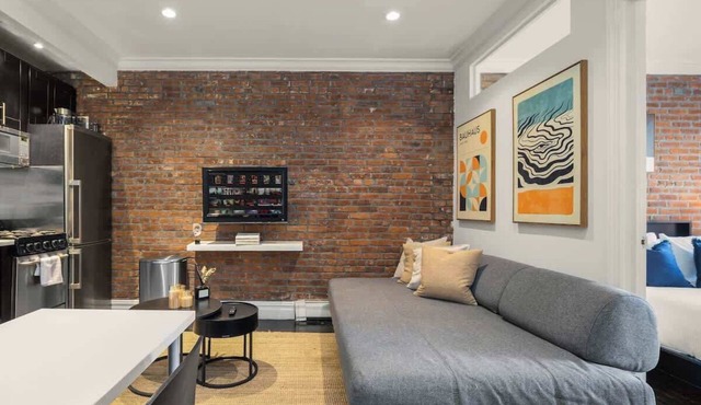 Chic 2BR Retreat in the Heart of Times Square