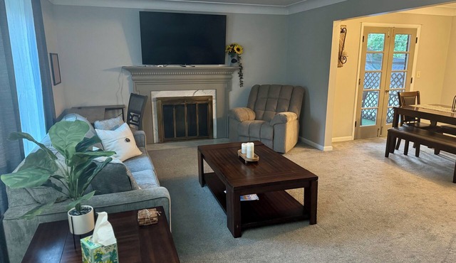 Chic 2BR Retreat Near Toledo Hospital- Stylish, Cozy & Fully Equipped