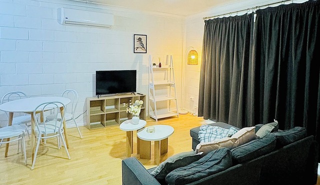 Chic 2BR South Side Getaway Near Albury CBD