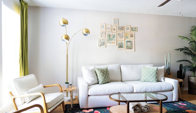 Chic 2BR Stay | Downtown + Pets Allowed