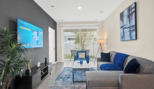 Chic 2BR Townhome close to Downtown and Beaches