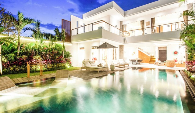 Chic 2BR Villas, Brawah Hub, 300m to Coastal Bliss