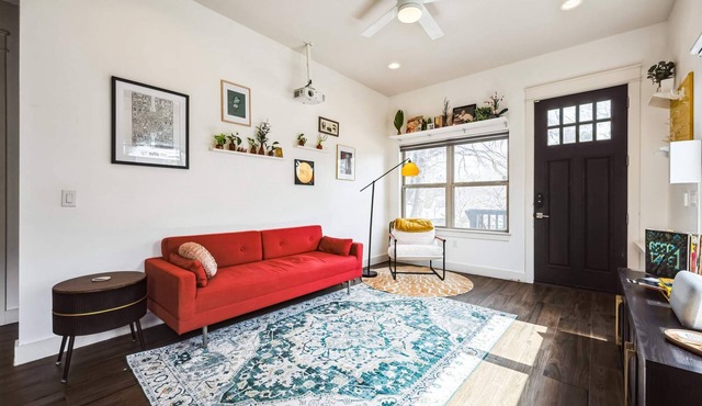 Chic 3 BDR for 5, Minutes From Downtown Austin!