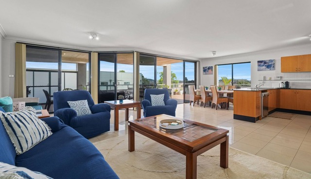 Chic 3-Bed Apartment in the Heart of Umina Beach