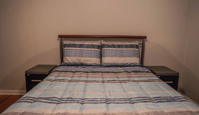 Chic 3-bedroom apartment with WiFi, AC in amazing Chicago