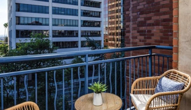 Chic 3-bedroom condo with AC, fitness room, WiFi in vibrant Wilshire corridor.
