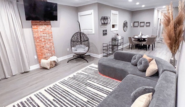 Chic 3-bedroom condo with fitness room, WiFi in welcoming Columbus