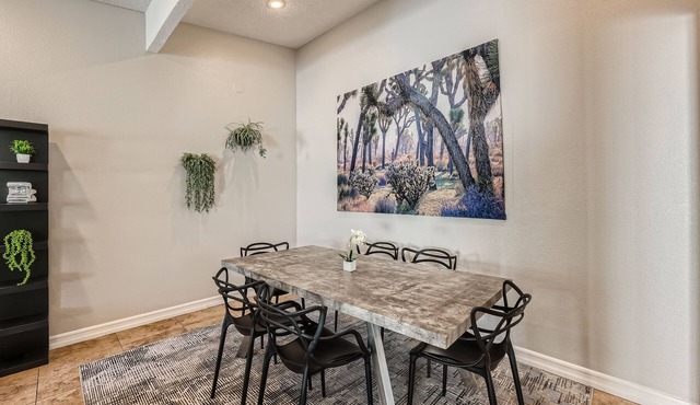 Chic 3-bedroom home in Fabulous Las Vegas with AC, WiFi, Garage Parking & more