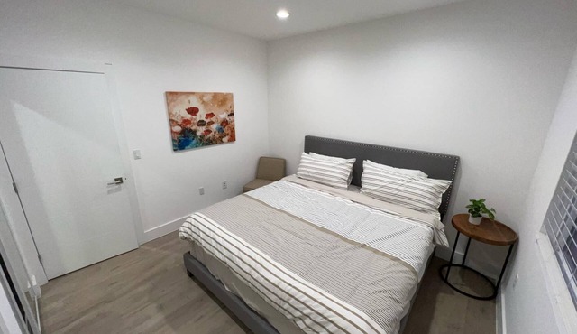 Chic 3-Bedroom Retreat with A/C in the Heart of LA Vibes!