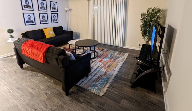 Chic 3 bedroom Spacious Unit Pool Nashville