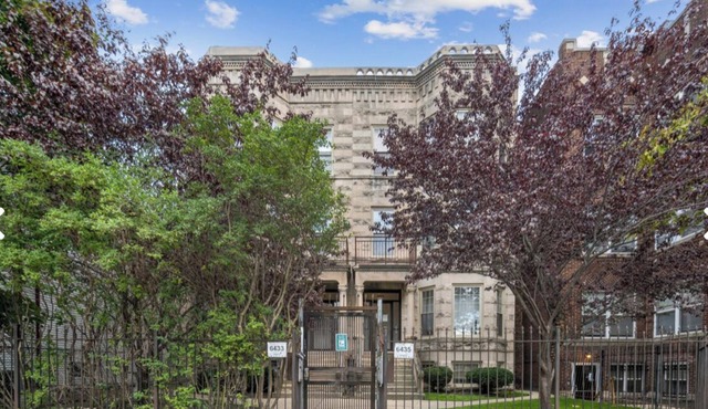 Chic 3-bedroom well-appointed condo near University of Chicago and Lakeshore